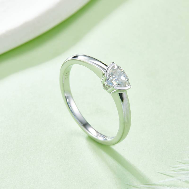 简约三角形S925银镀白金MoissaniteWomen's Ring0.5ctD级